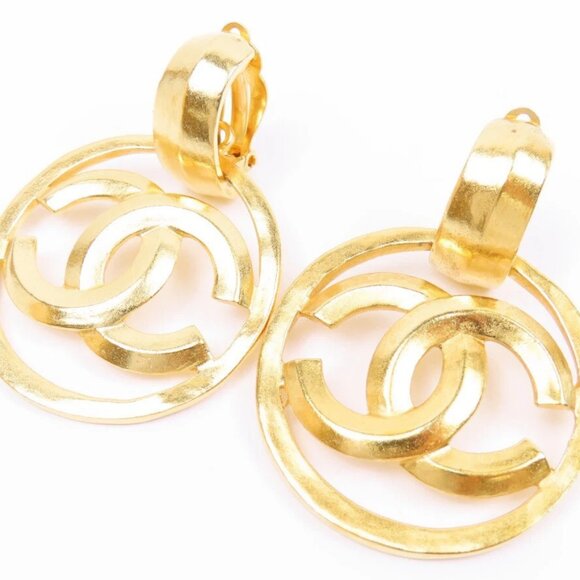 CHANEL CC Logos Round Dangle Earrings Gold Tone 96P Auth n1143 - Picture 1 of 6